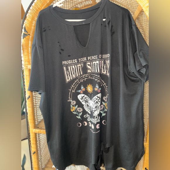 Oversized Graphic Tee - Picture 2 of 5